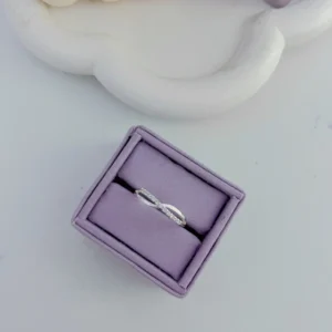 Anel cruzado cravejado