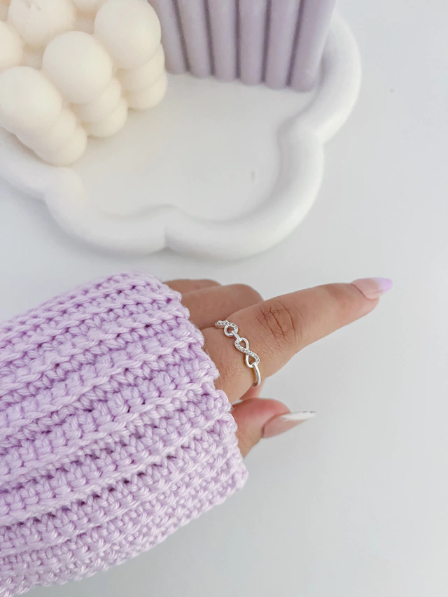 Anel infinito cravejado