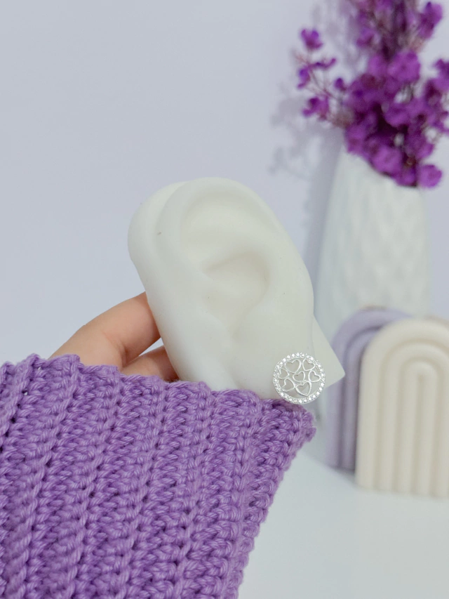 Brinco círculo corações