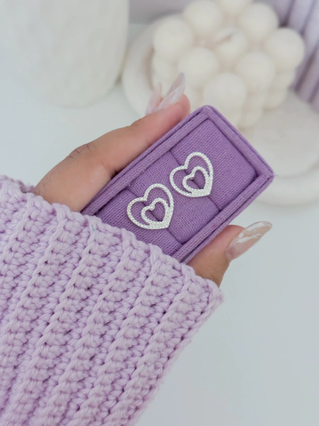 Brinco coração crespo