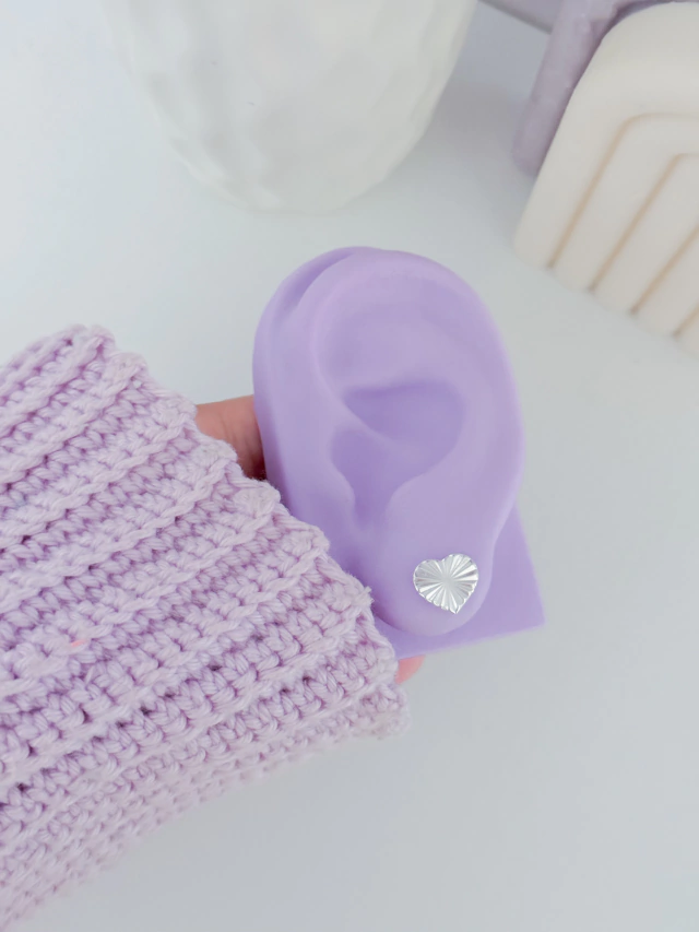 Brinco coração drapeado