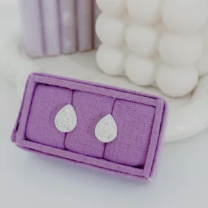 Brinco gota cravejado