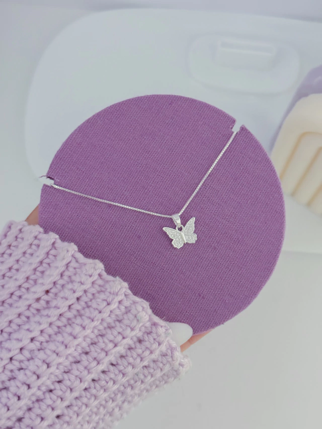 Colar borboleta cravejada