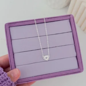 Colar coraçãozinho cravejado