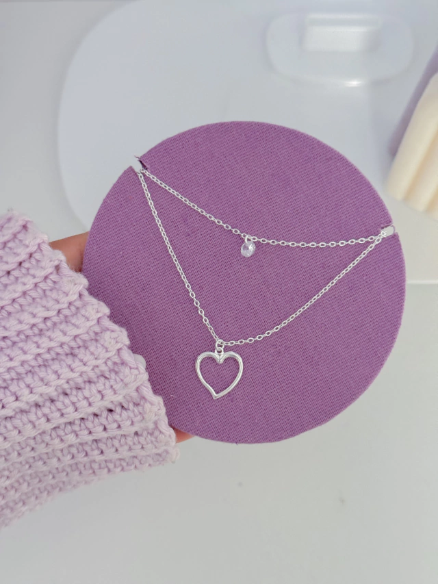Colar duplo coração e ponto de luz