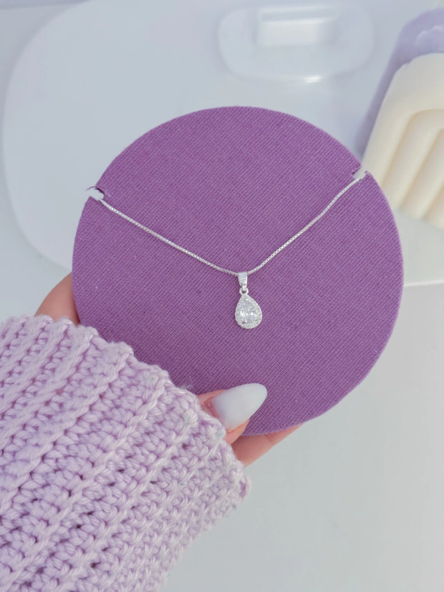 Colar gota cravejada