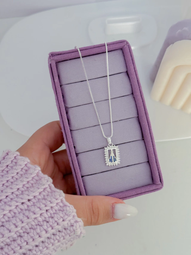 Colar nossa senhora cravejado