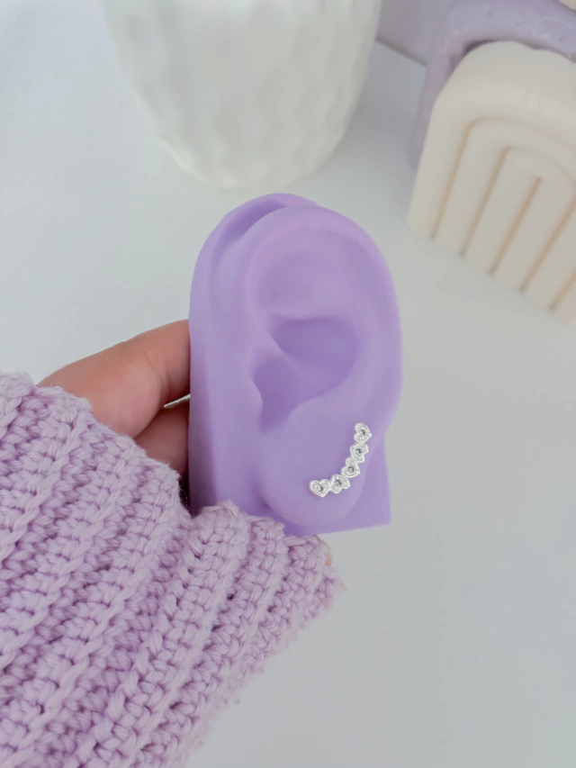 Ear cuff corações com zircônia