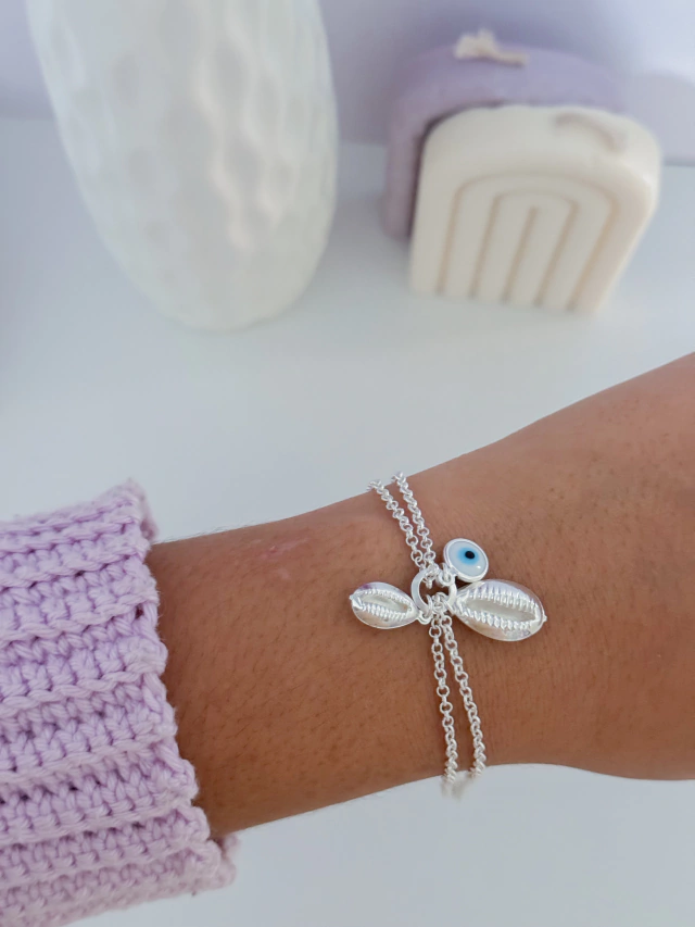 Pulseira patuá olho grego e concha