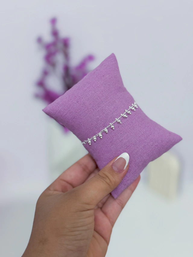 Pulseira bolinhas penduradas