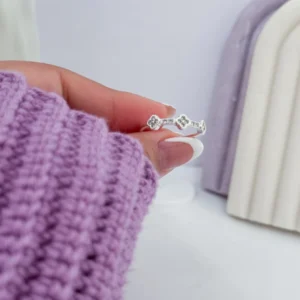 Anel trevinhos cravejado