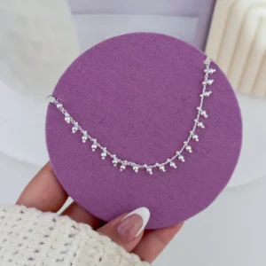 Chocker bolinhas penduradas