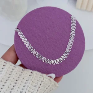 Chocker folhas vazada