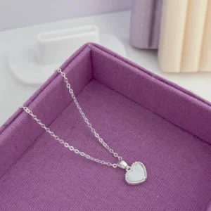 Colar coração madrepérola branco