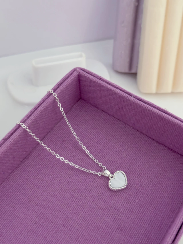 Colar coração madrepérola branco