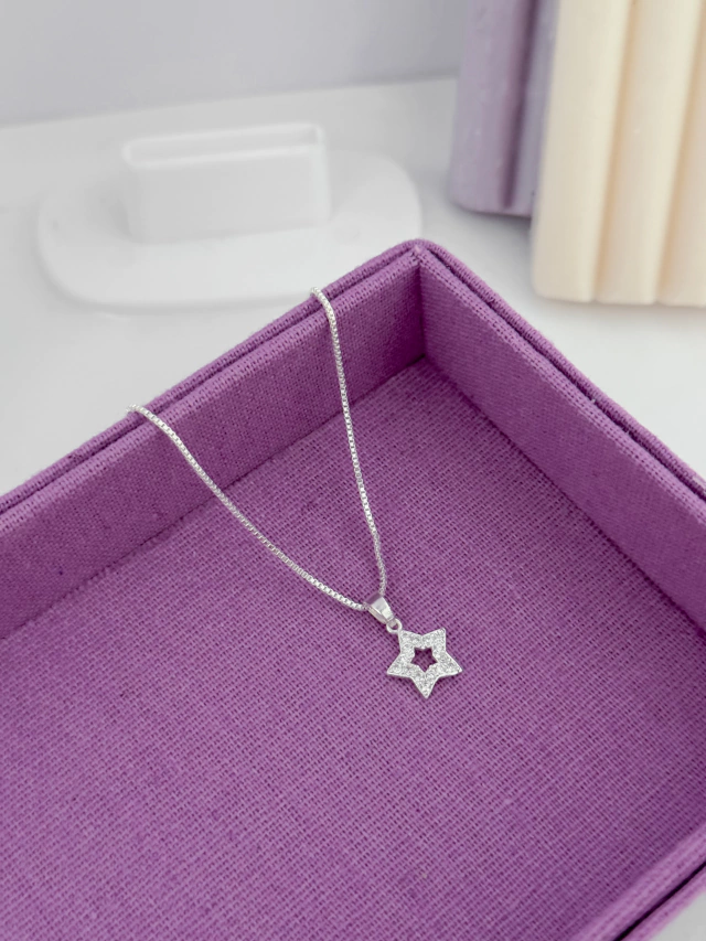 Colar estrela cravejada